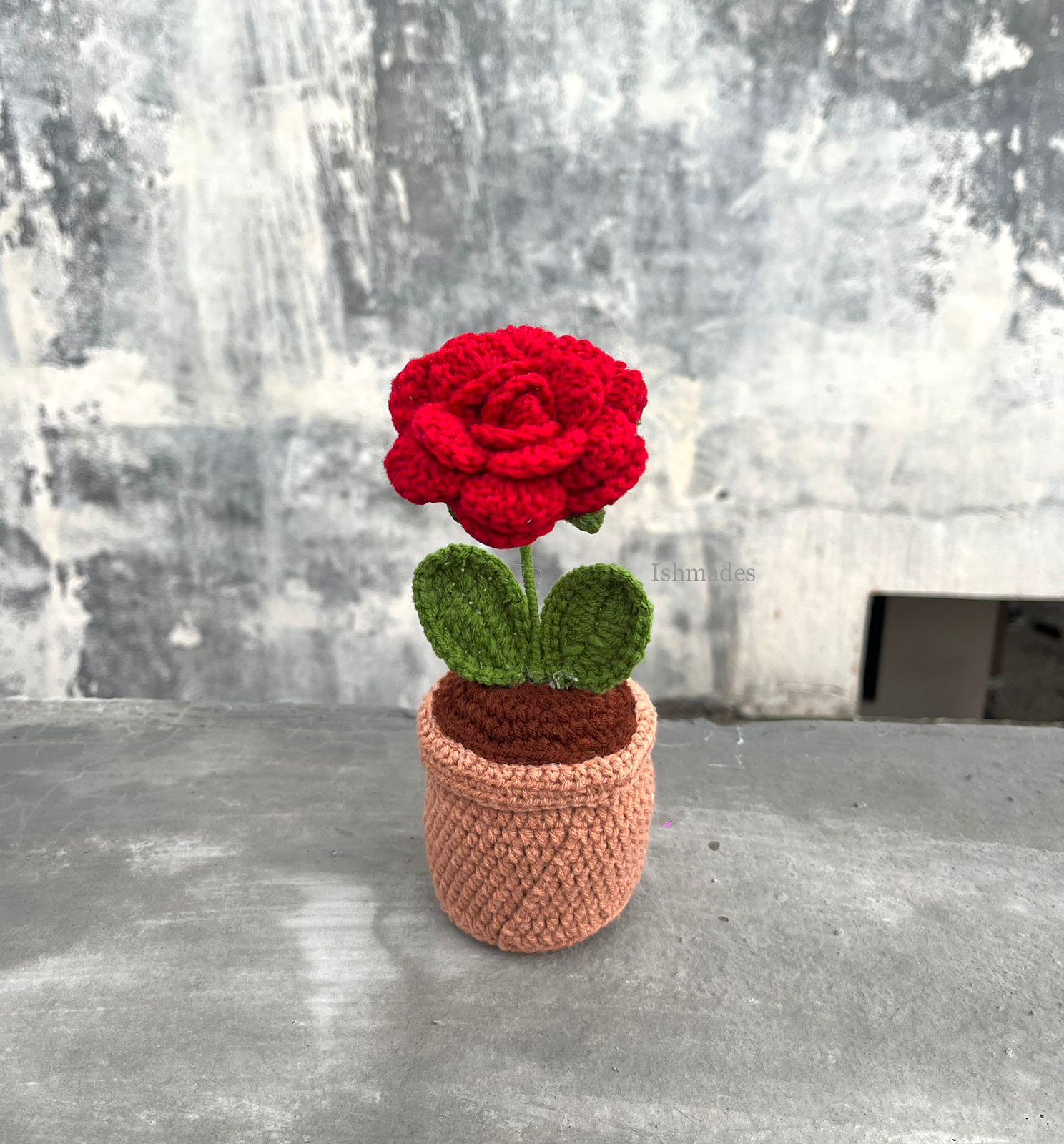Crochet rose pot