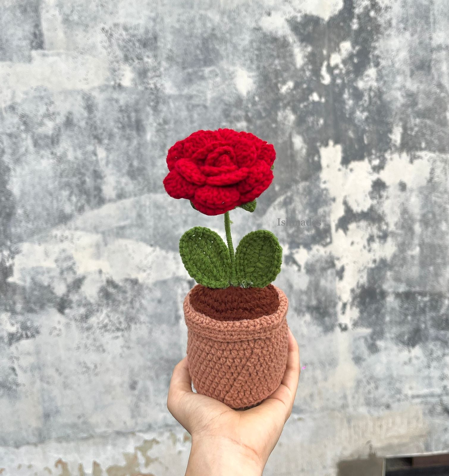 Crochet rose pot