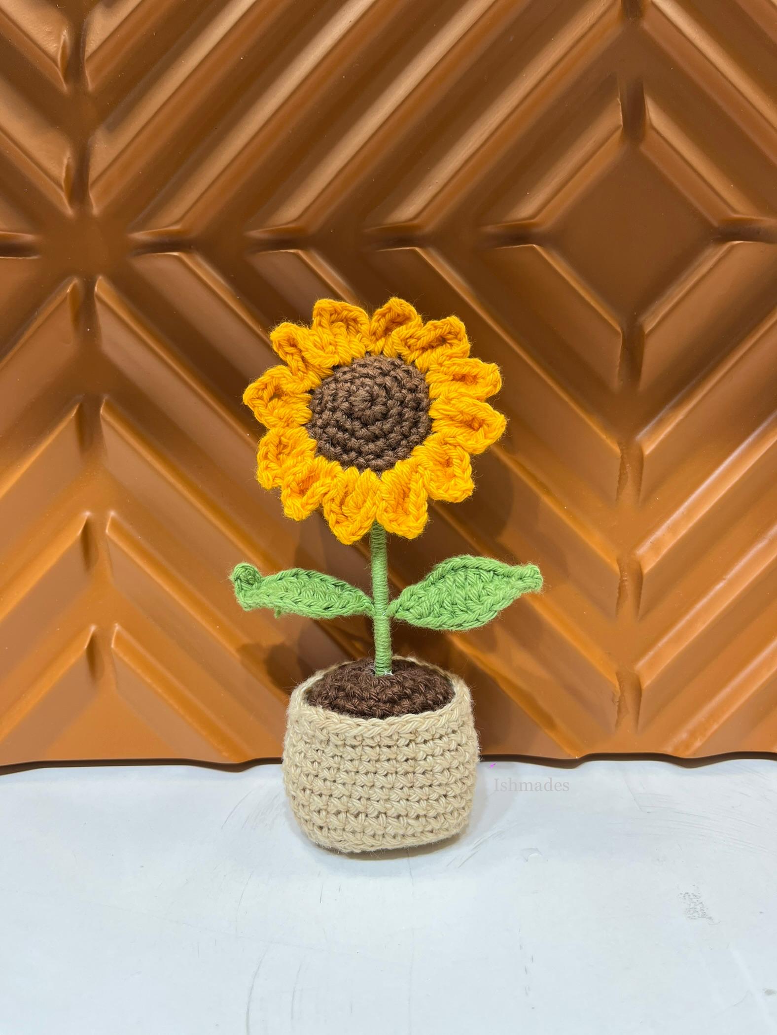 Crochet mini sunflower pot